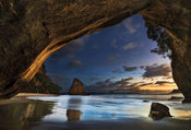 Wizard+Genius Cathedral Cove in New Zealand Vlies Fototapete 384x260cm 8 bahnen | Yourdecoration.de