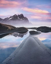 Komar Glowing Vestrahorn Vlies Fototapete 200x250cm 2 bahnen | Yourdecoration.de